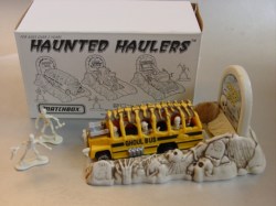 HauntedHaulers GhoulBus 20160401