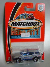 min26china-PoliceSUV-withHeroCityLogo-20131001