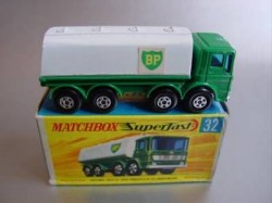 min32england-leylandpetroltanker-bp