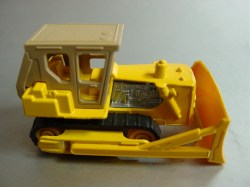 min64england-Caterpillar-yellowwheels-20111202