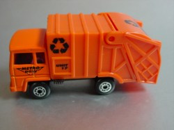 minchina-RefuseTruck-20130201