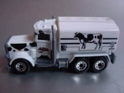 minchina-peterbilt-adtuermilchkiste