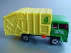 minchina-refusetruck-gruengelb